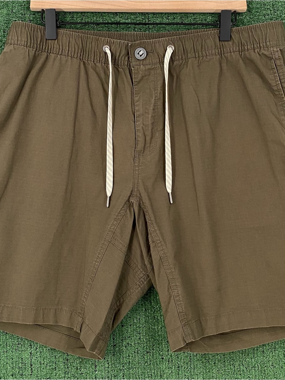 Vuori Ripstop Organic Cotton Blend Olive Green Shorts Men’s Size XL